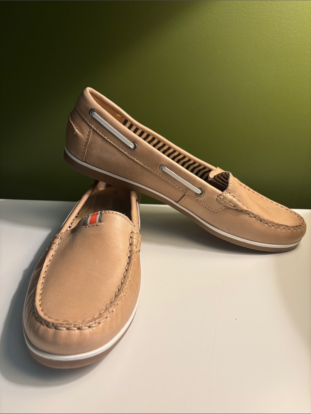 NEW Classic Women's Tan Leather Moccasin Loafers by Naturalizer N5 Comfort